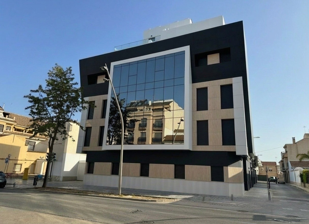 Fachada del edificio Lamar en Pilar de la Horadada